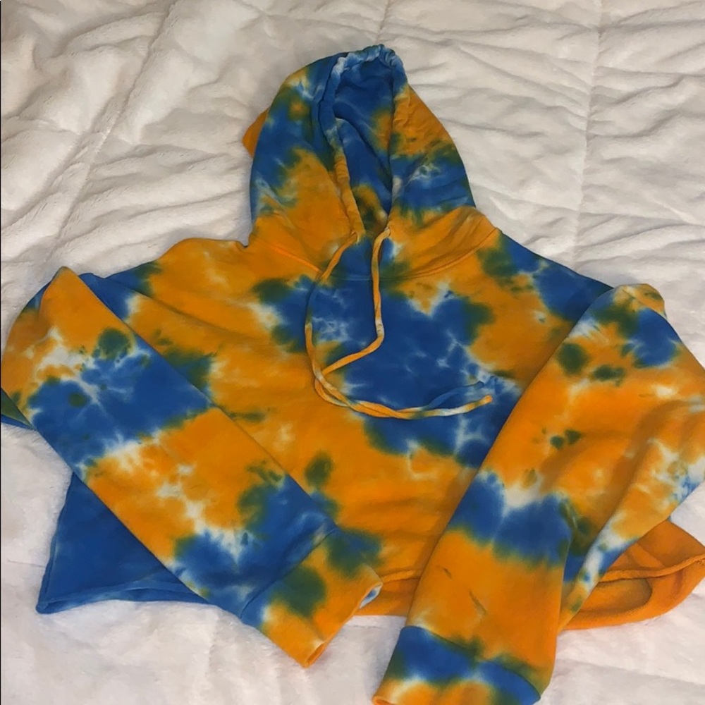 CROP TOP HOODIE-TYE DYED